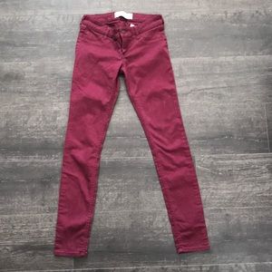 LIKE NEW! HOLLISTER skinny chinos in Merlot.